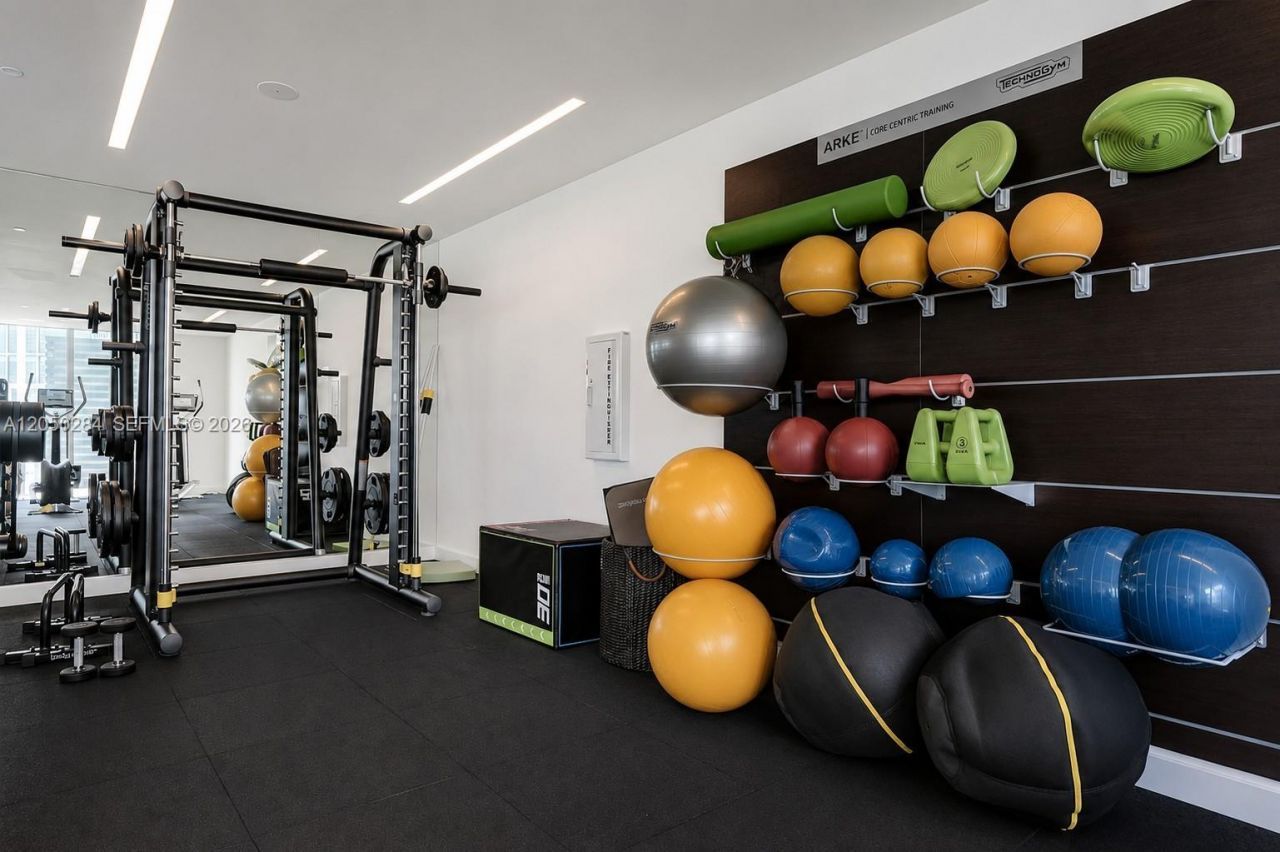 4701 N Meridian Ave , Unit 214, Miami Beach, FL 33140 Photo