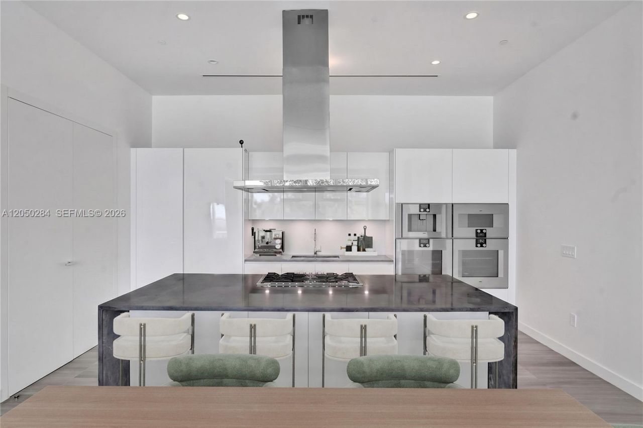 4701 N Meridian Ave , Unit 214, Miami Beach, FL 33140 Photo