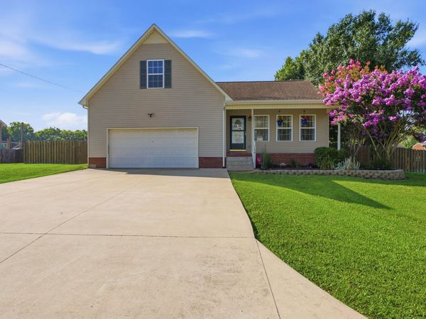 104 Creekview Dr, Columbia, TN 38401