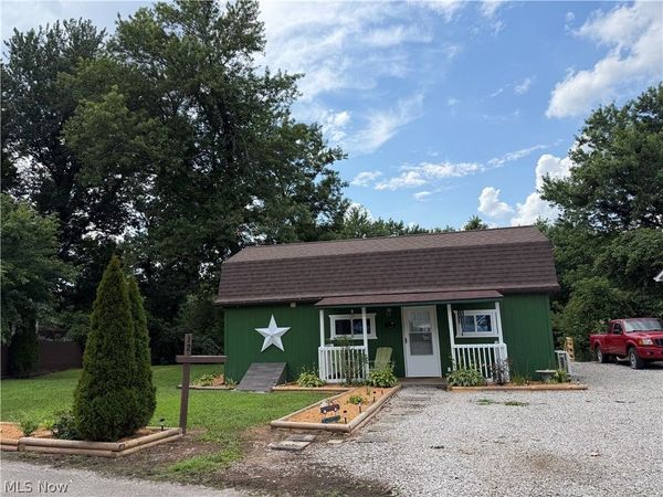 12 Hemlock Street, Elizabeth, WV 26143