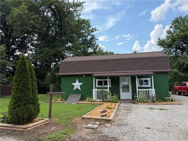 12 Hemlock Street, Elizabeth, WV 26143