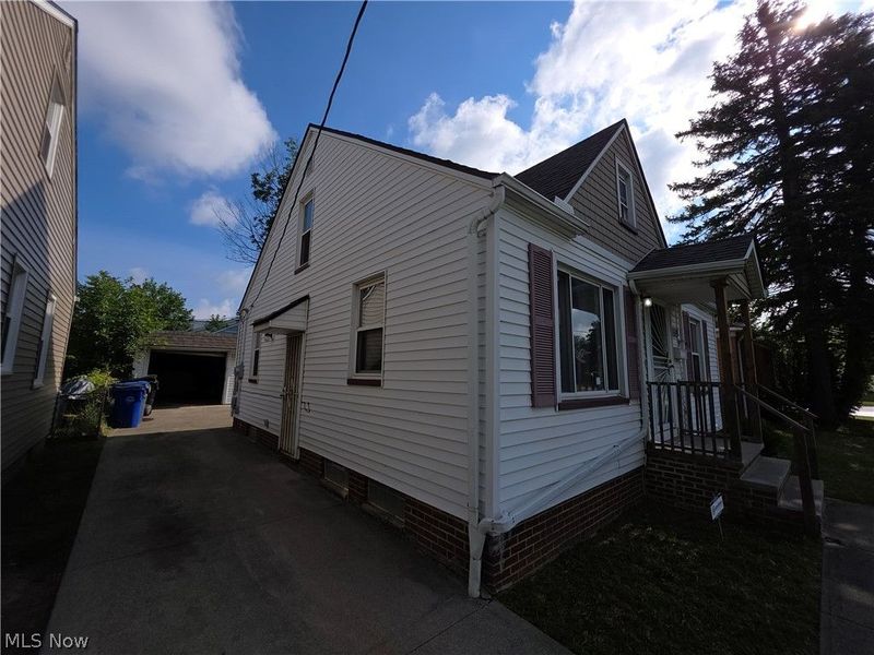 15205 Harvard Avenue, Cleveland, OH 44128 Photo 3