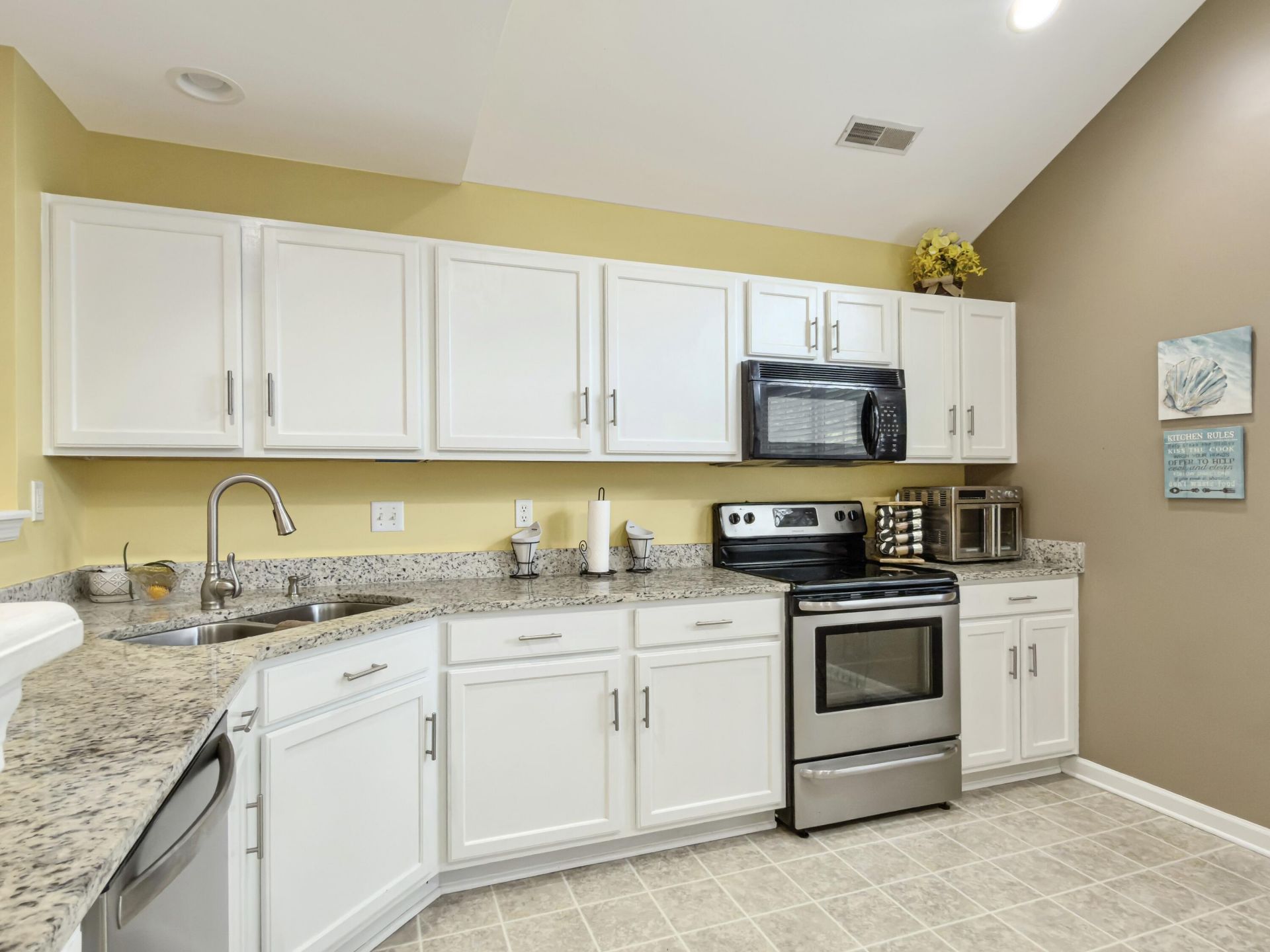 5235 Fernland Way Photo 10