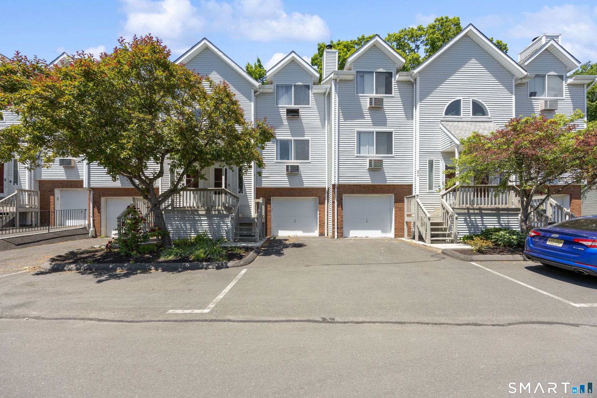 925 Oronoke, Unit 27F, Waterbury, CT 06708 Main Photo
