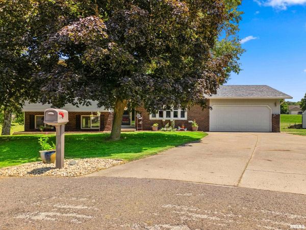 104 PINTA Court, Pekin, IL 61554