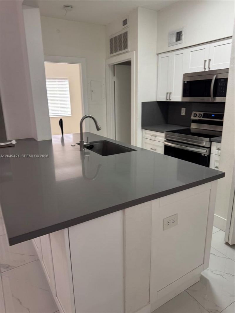 18344 NW 68th Ave , Unit F, Hialeah, FL 33015 Photo