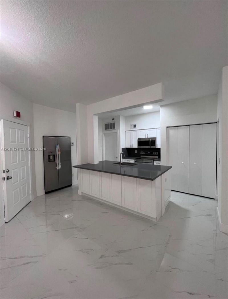 18344 NW 68th Ave , Unit F, Hialeah, FL 33015 Photo