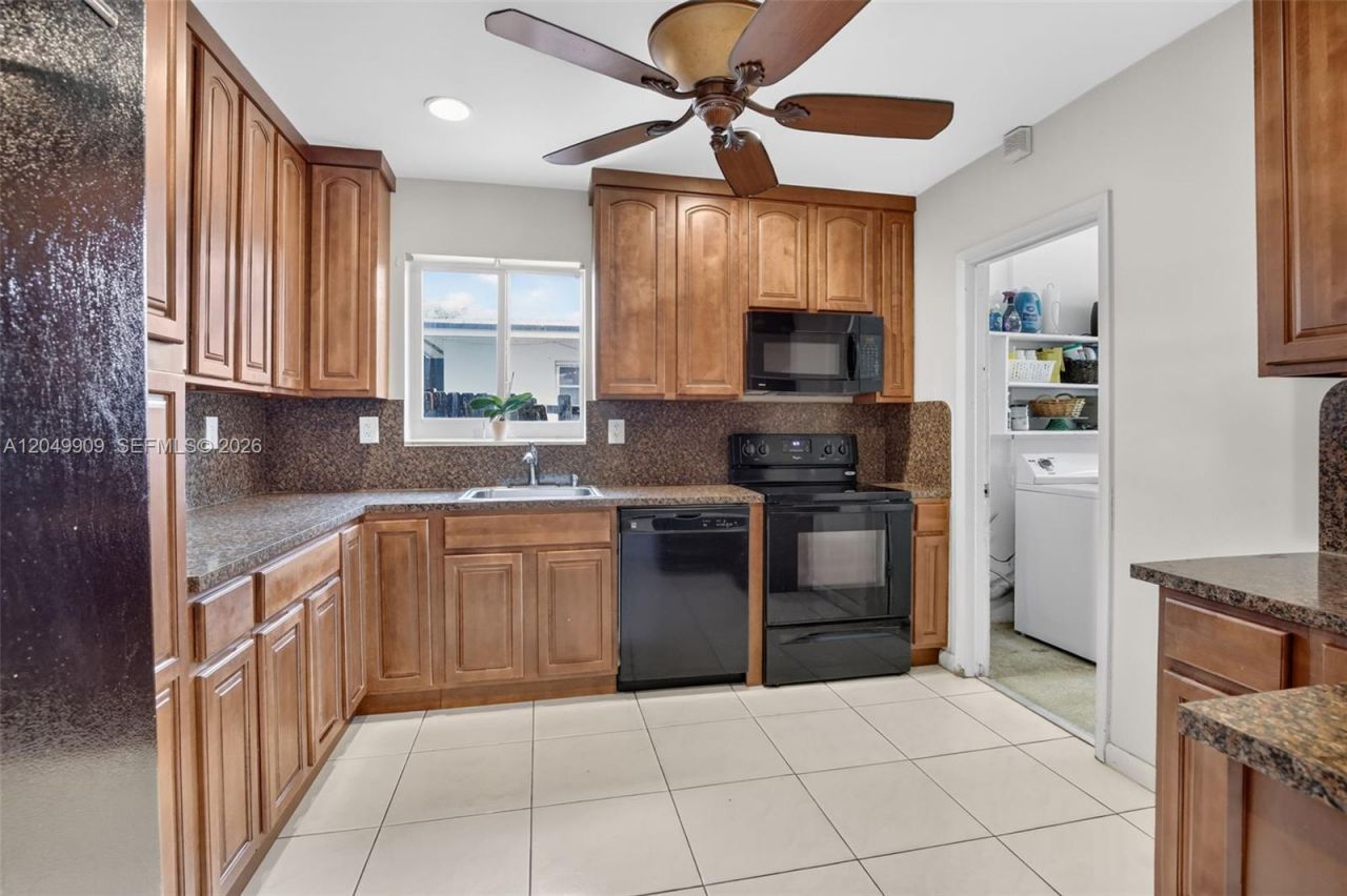 130 NW 78th Ave, Pembroke Pines, FL 33024 Photo