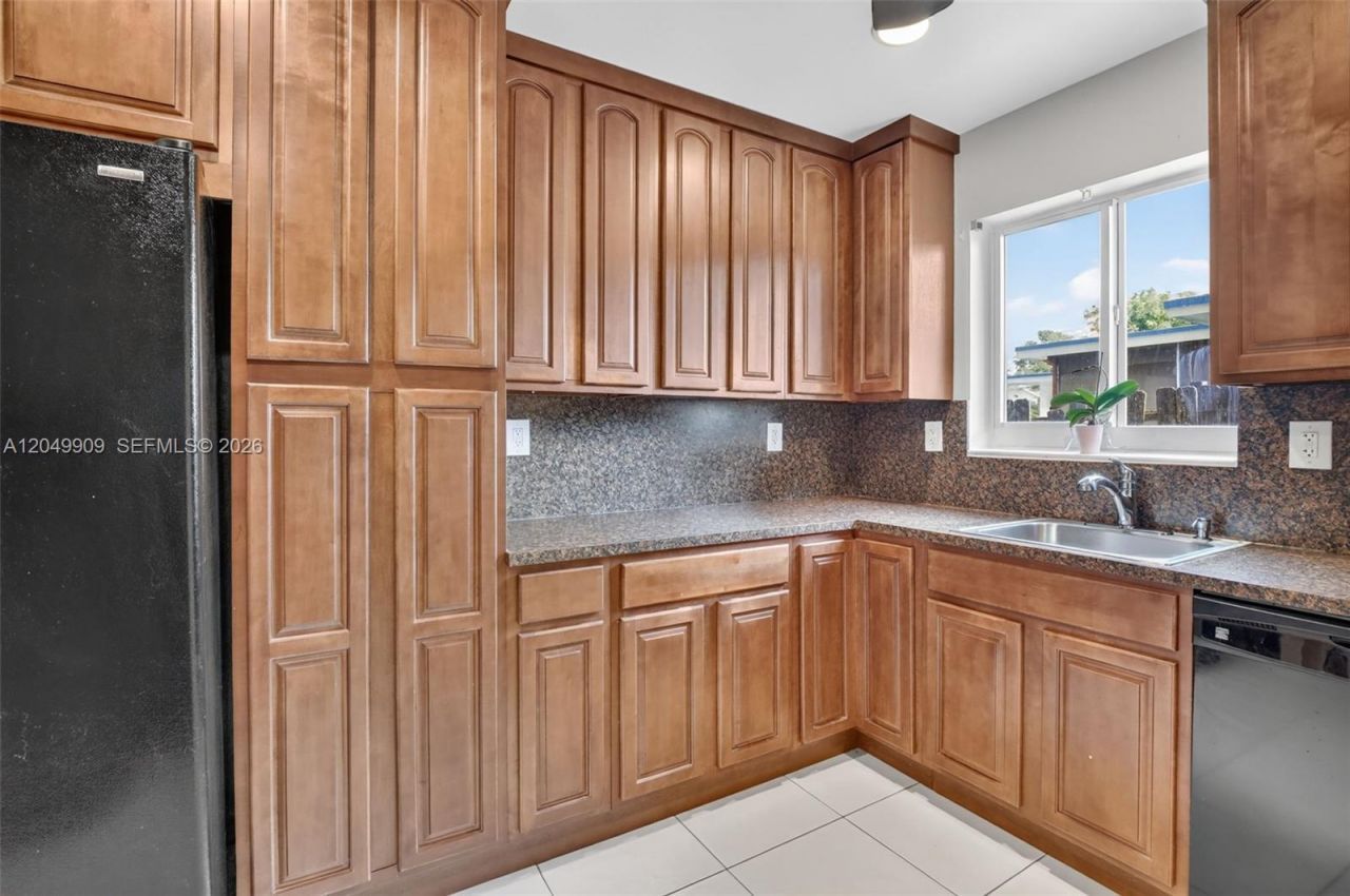 130 NW 78th Ave, Pembroke Pines, FL 33024 Photo