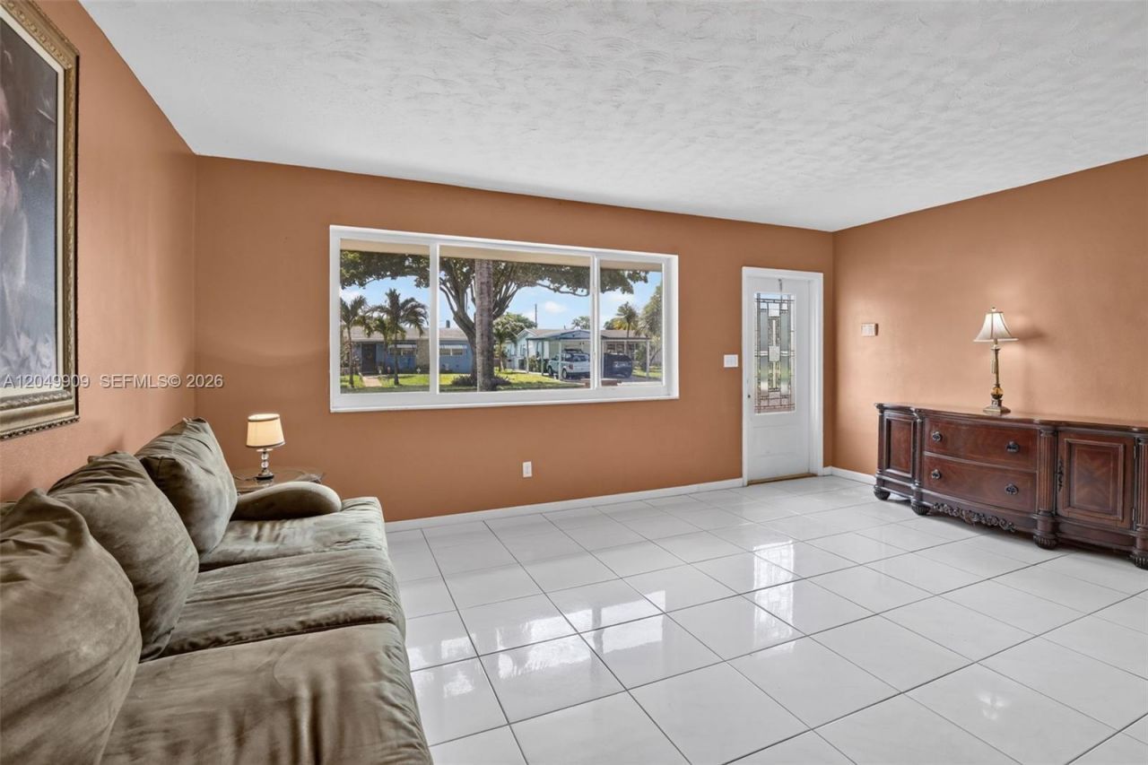 130 NW 78th Ave, Pembroke Pines, FL 33024 Photo