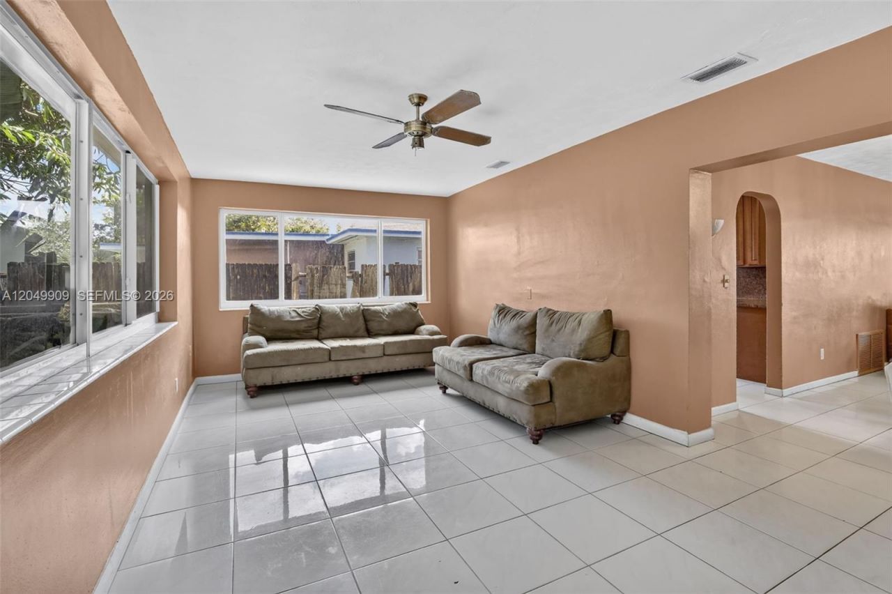 130 NW 78th Ave, Pembroke Pines, FL 33024 Photo