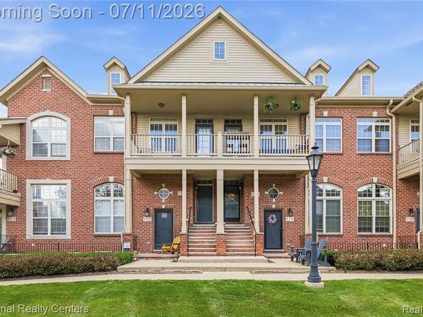128 Sandy Lane, Walled Lake, MI 48390
