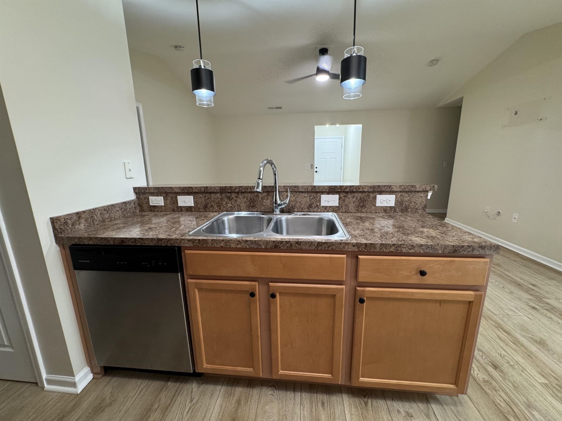 1300 Leatherman Rd. Photo 4