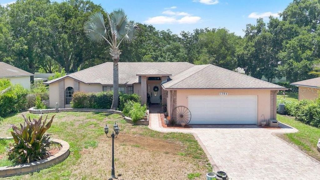 1304 Ariana Woods Circle , Auburndale, FL 33823 Photo