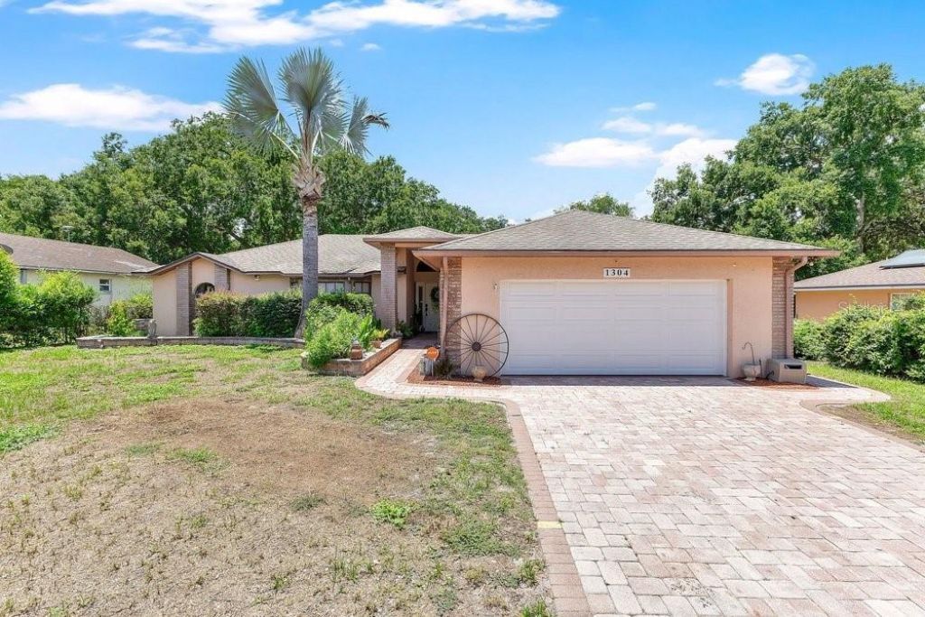 1304 Ariana Woods Circle , Auburndale, FL 33823 Photo