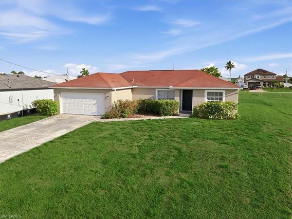 422 NW 11th TER , CAPE CORAL, FL 33993