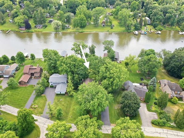 213 River Drive , Trout Valley, IL 60013