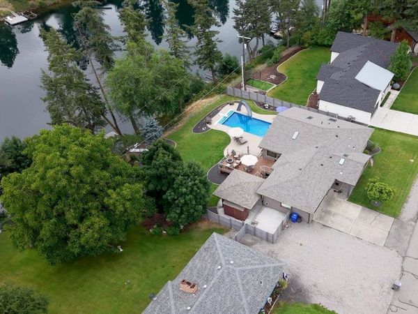 8517 E South Riverway Ave, Millwood, WA 99212