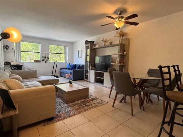 8160 Geneva Ct , Unit 315, Doral, FL 33166