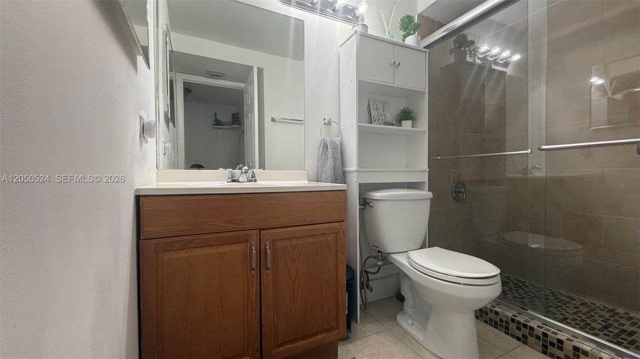 8160 Geneva Ct , Unit 315, Doral, FL 33166 Photo