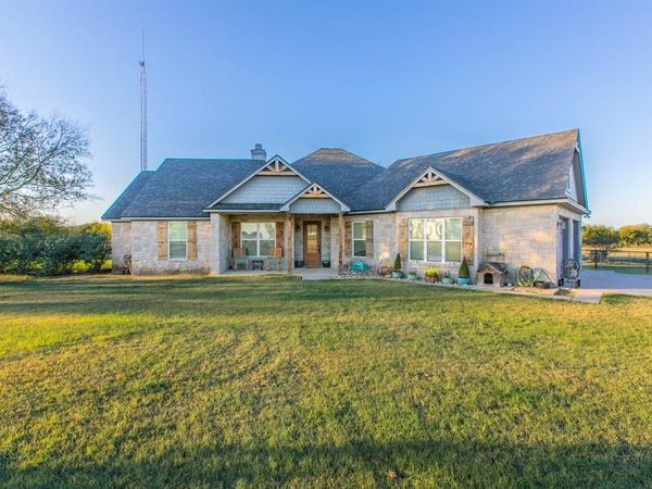 308 Wildflower , McGregor, TX 76657