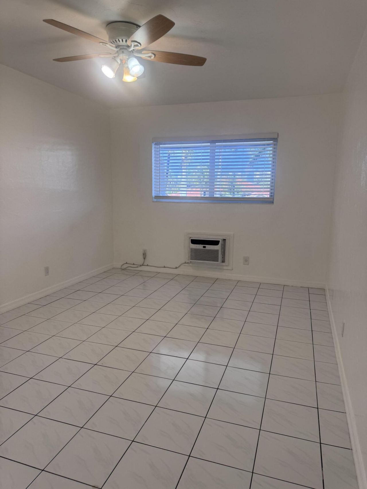 600 Layne Boulevard, Unit 205, Hallandale Beach, FL 33009 Photo