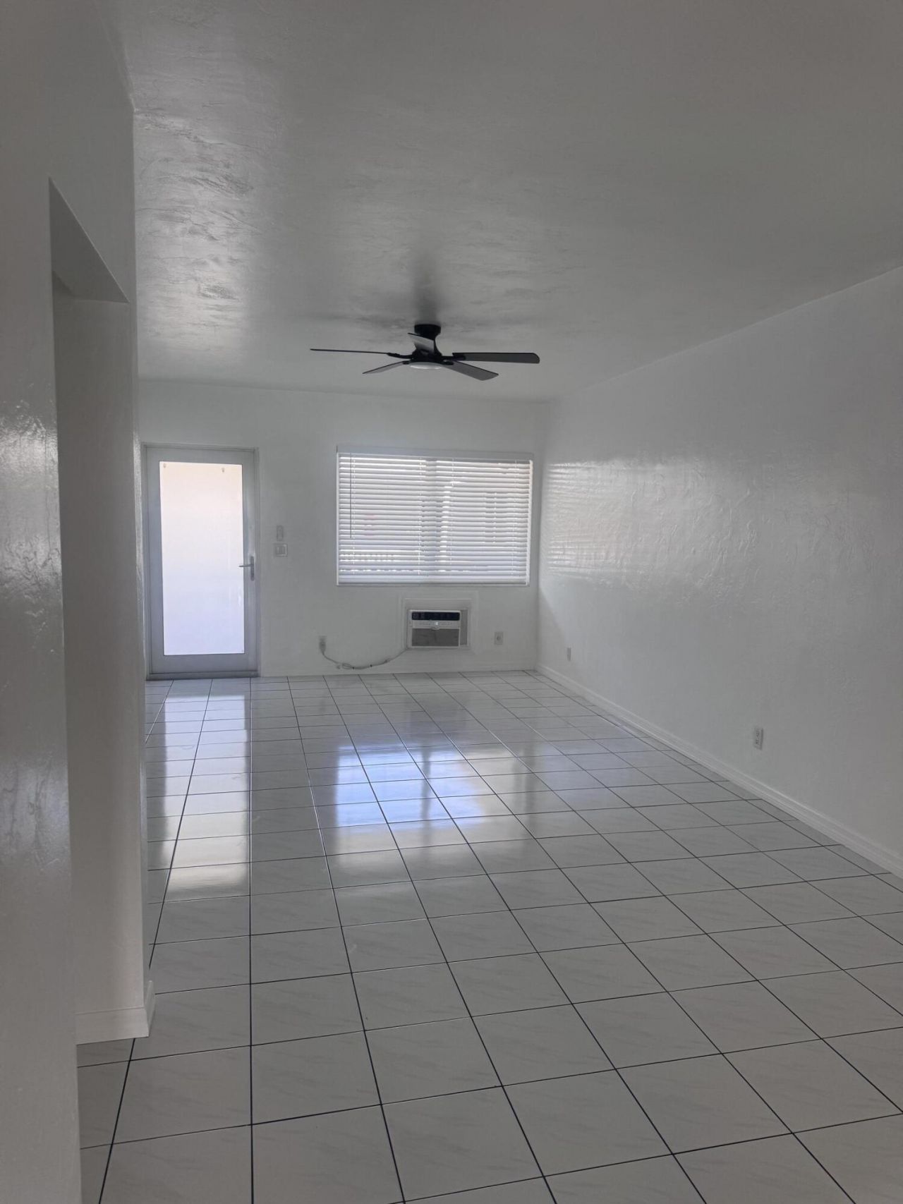 600 Layne Boulevard, Unit 205, Hallandale Beach, FL 33009 Photo