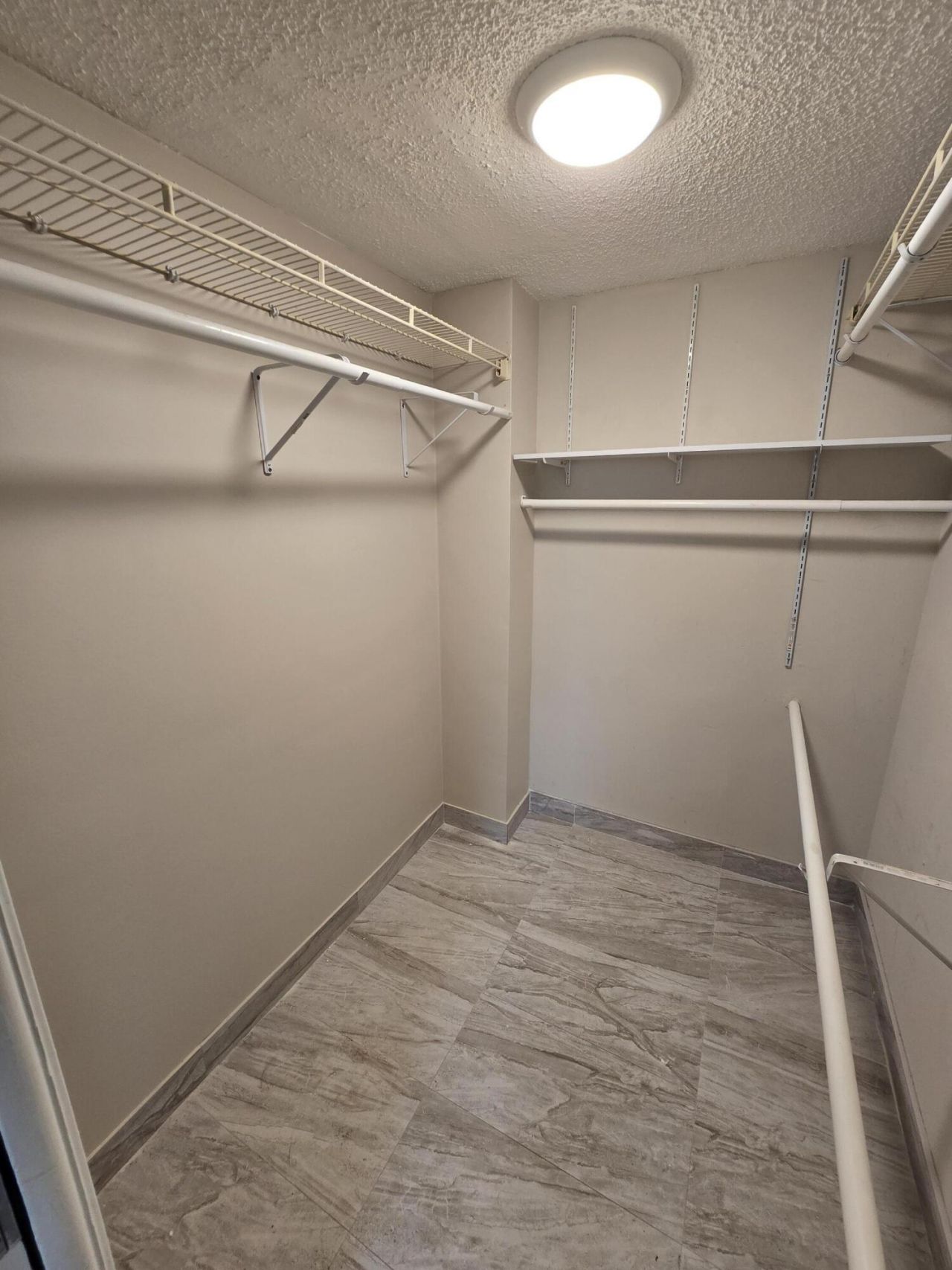 3800 Oaks Clubhouse Drive, Unit 112, Pompano Beach, FL 33069 Photo
