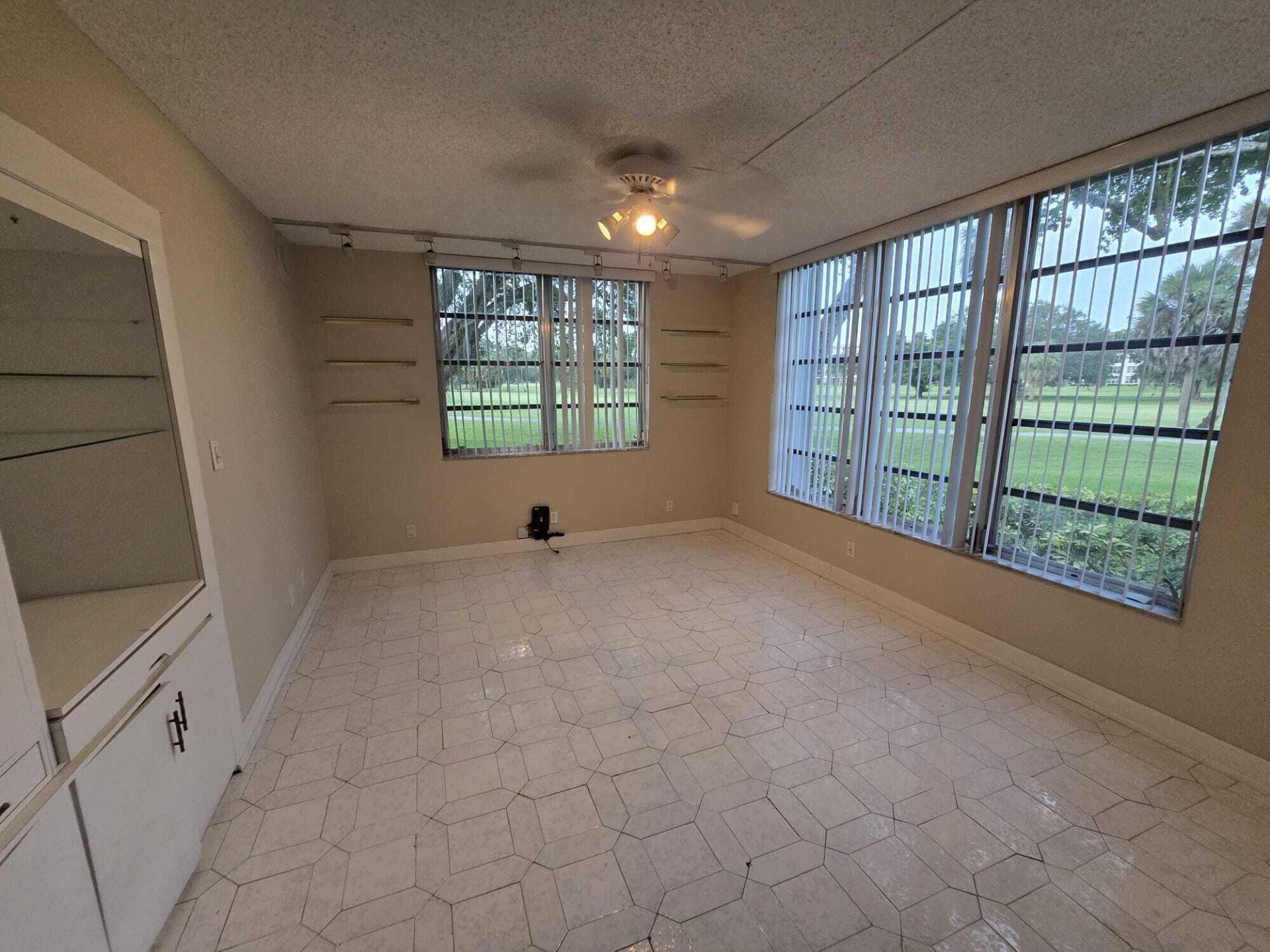 3800 Oaks Clubhouse Drive, Unit 112, Pompano Beach, FL 33069 Photo