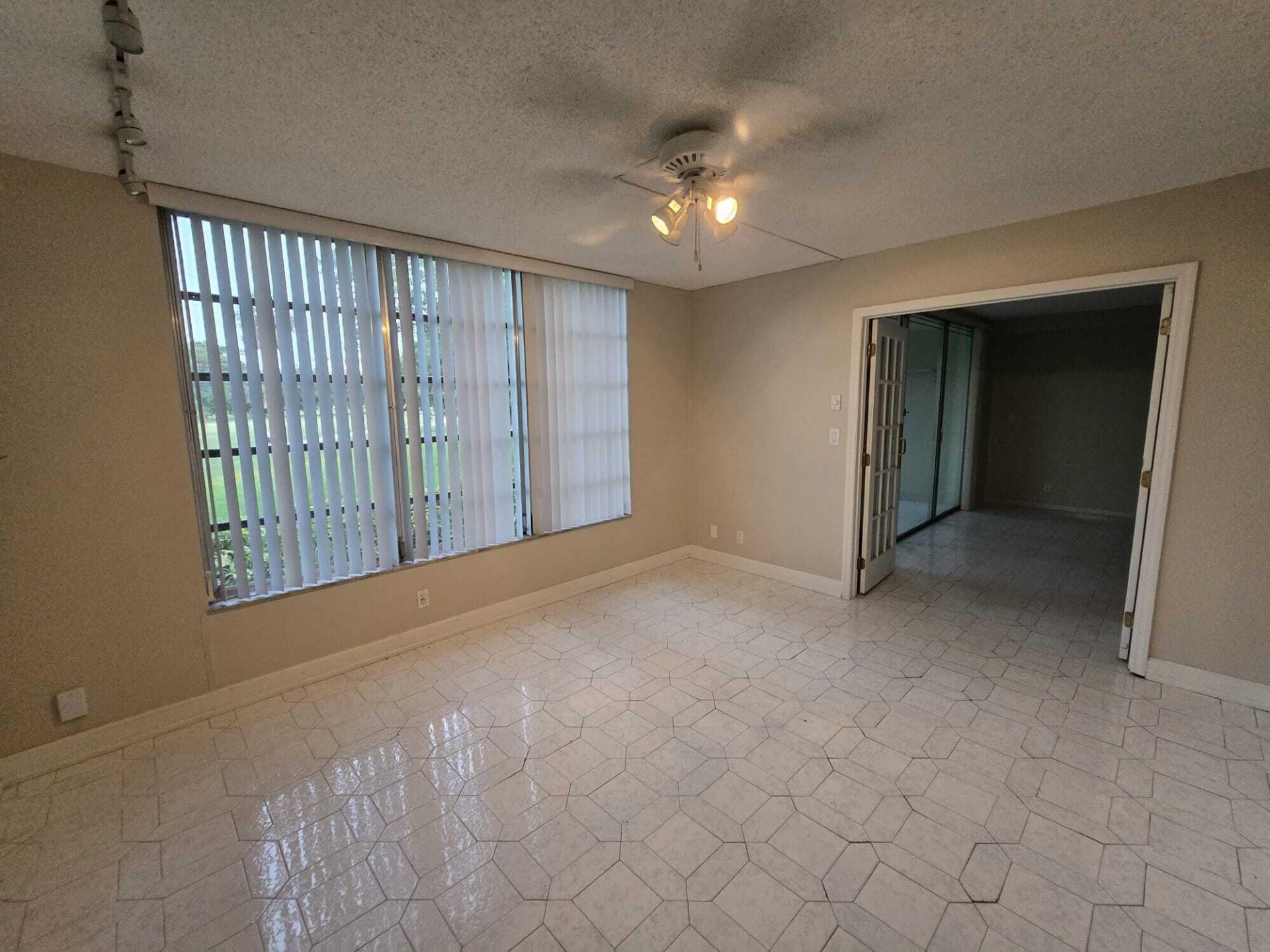 3800 Oaks Clubhouse Drive, Unit 112, Pompano Beach, FL 33069 Photo