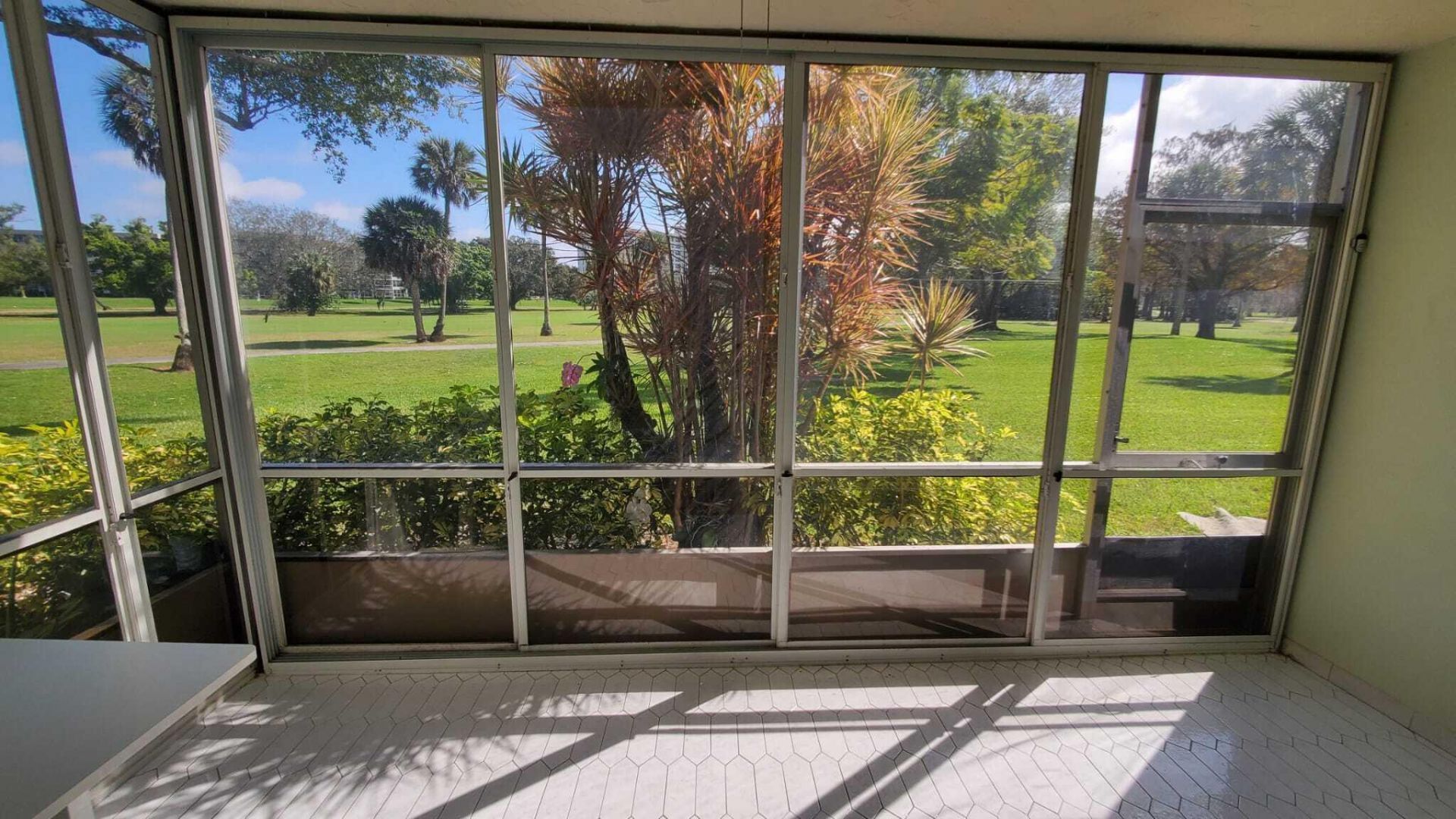 3800 Oaks Clubhouse Drive, Unit 112, Pompano Beach, FL 33069 Photo