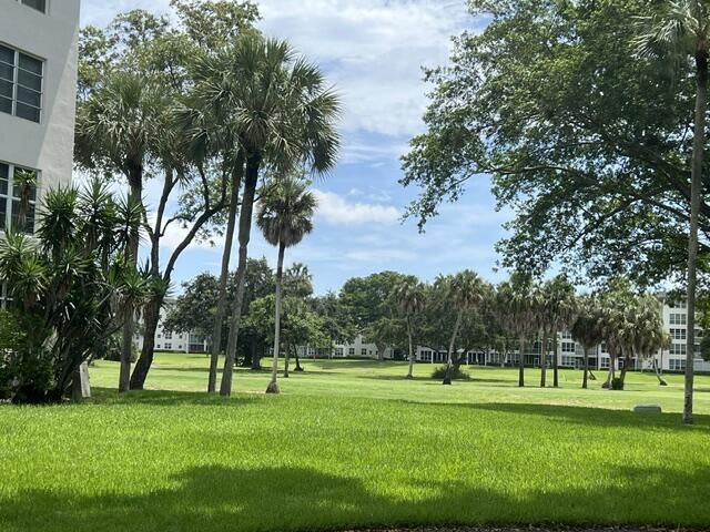 3800 Oaks Clubhouse Drive, Unit 112, Pompano Beach, FL 33069 Photo