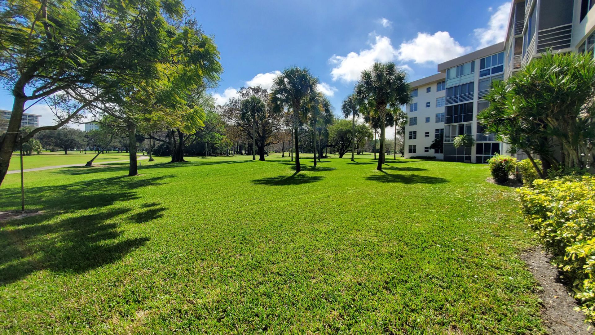 3800 Oaks Clubhouse Drive, Unit 112, Pompano Beach, FL 33069 Photo