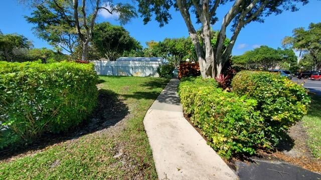 3800 Oaks Clubhouse Drive, Unit 112, Pompano Beach, FL 33069 Photo