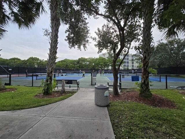 3800 Oaks Clubhouse Drive, Unit 112, Pompano Beach, FL 33069 Photo