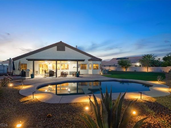 6717 Hawthorne Creek Court , Las Vegas, NV 89131