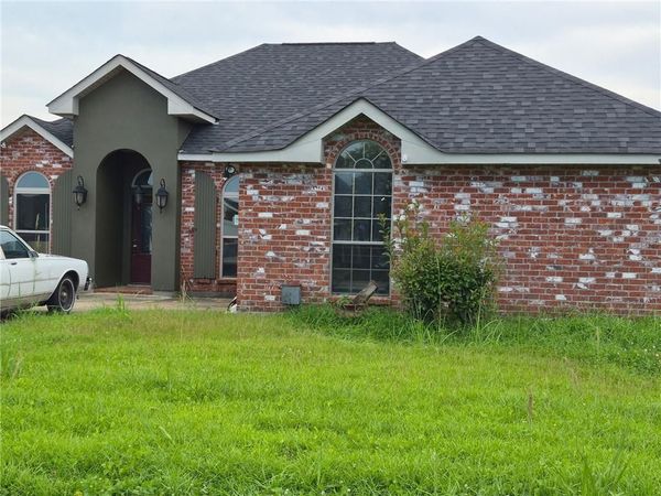 107 CHARTRES Court , LaPlace, LA 70068