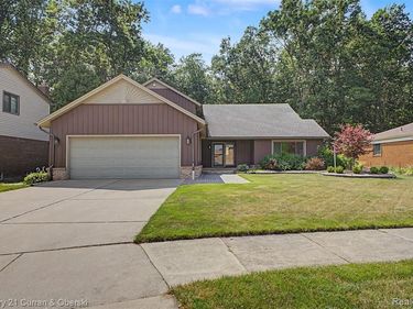 17620 Fox Glen Drive, Riverview, MI 48193