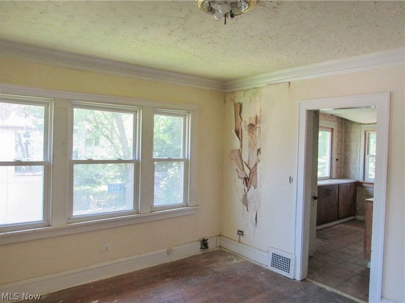 742 Linn Drive, Cleveland, OH 44108 Photo 17