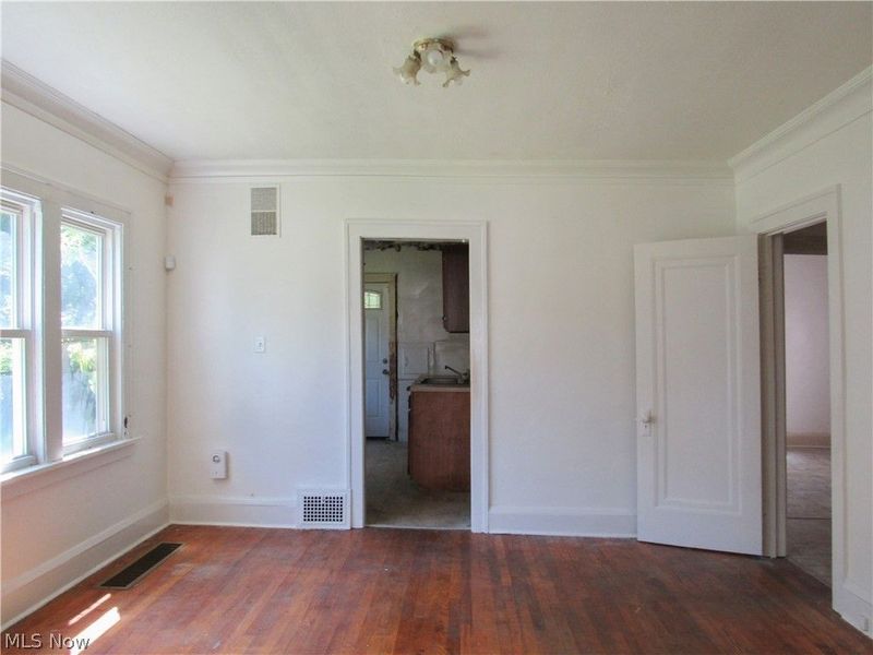 742 Linn Drive, Cleveland, OH 44108 Photo 4