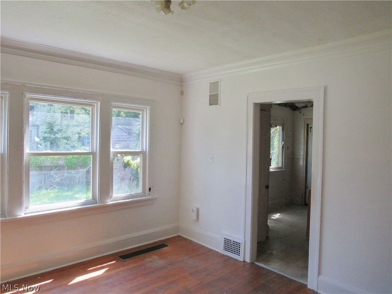 742 Linn Drive, Cleveland, OH 44108 Photo 5
