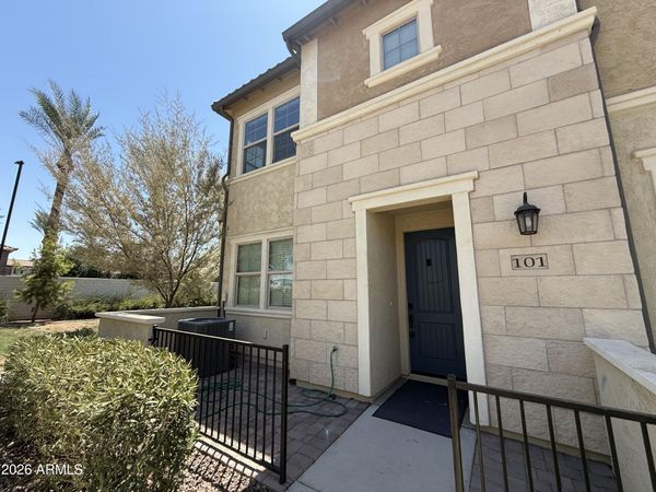 2669 S PEPPERTREE Drive, Unit 101, Gilbert, AZ 85295