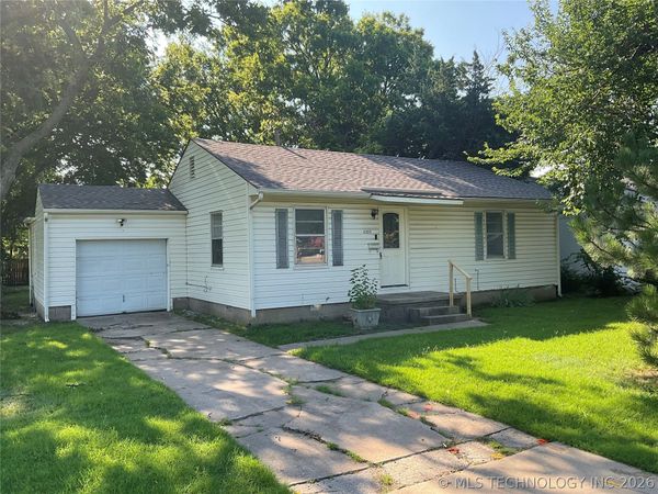 3223 S Jamestown Avenue , Tulsa, OK 74135