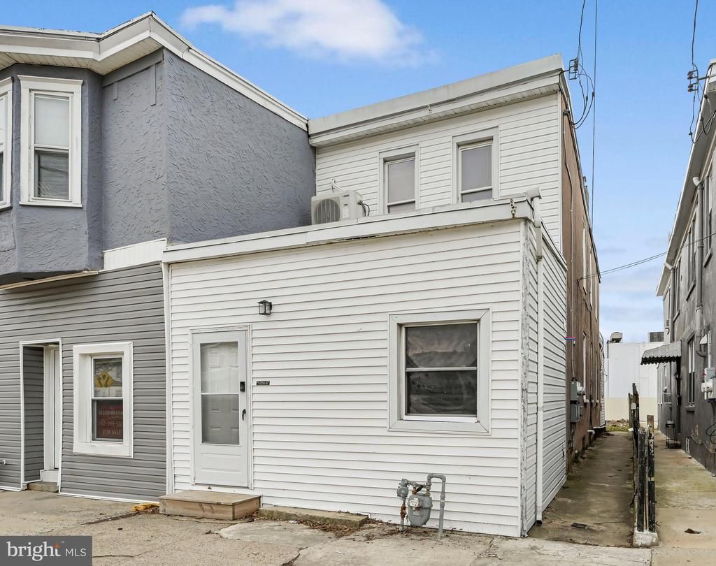 402 MARKET STREET, MARCUS HOOK, PA 19061