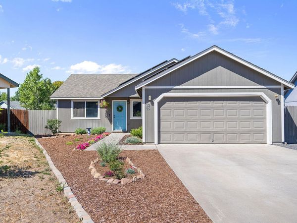 1215 SW 32nd Court, Redmond, OR 97756