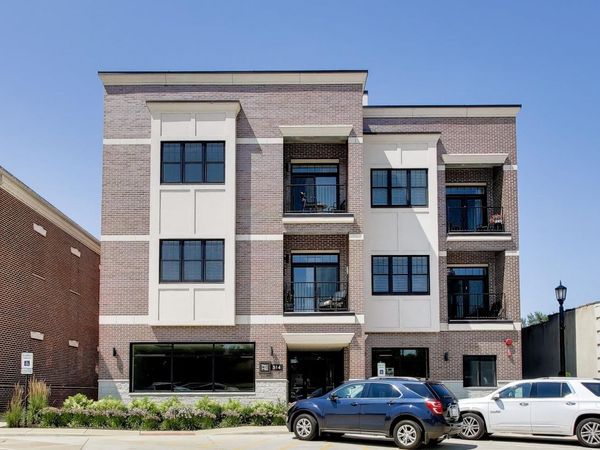 514 Hillgrove Avenue, Unit 303, Western Springs, IL 60558