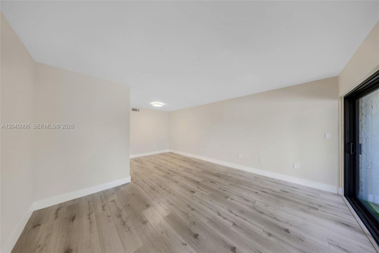 20 NW 87th Ave , Unit A208, Miami, FL 33172 Photo