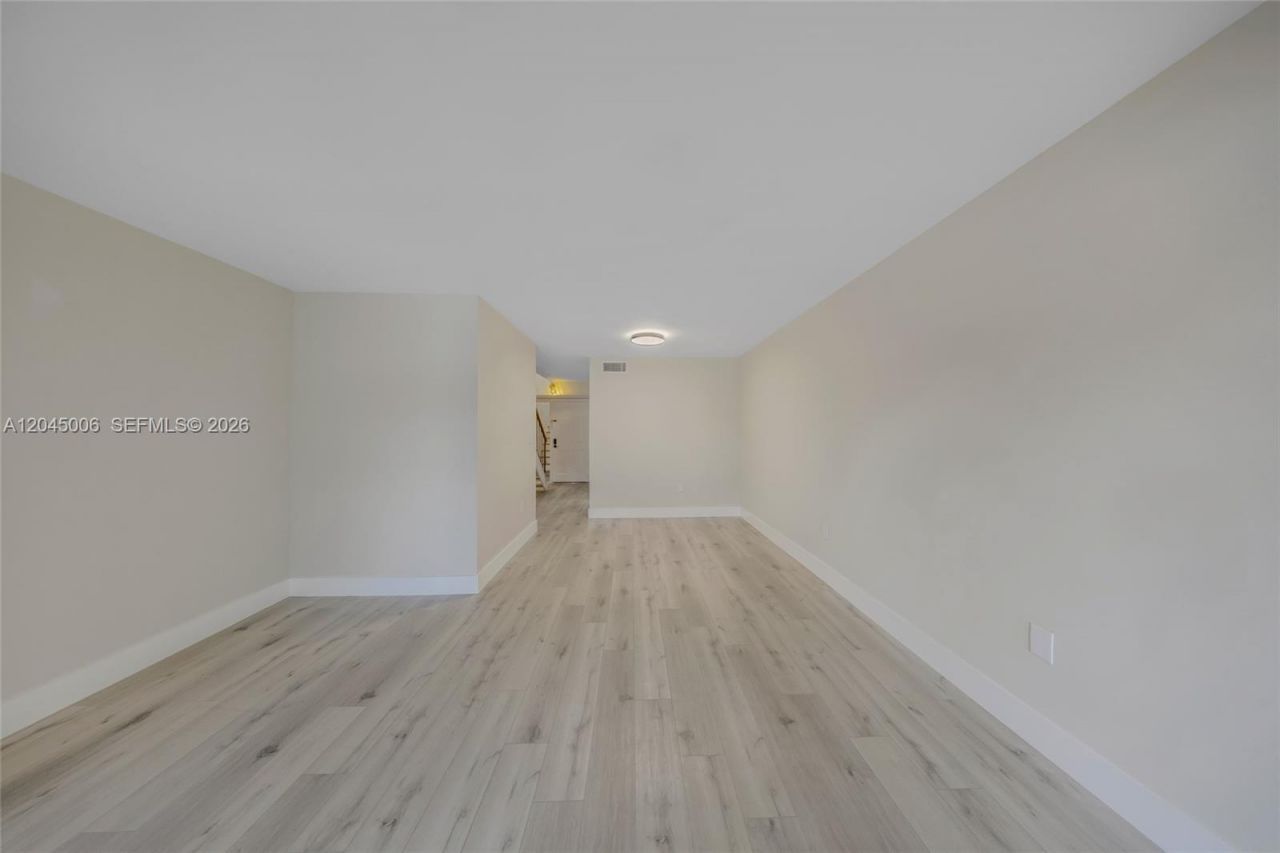 20 NW 87th Ave , Unit A208, Miami, FL 33172 Photo