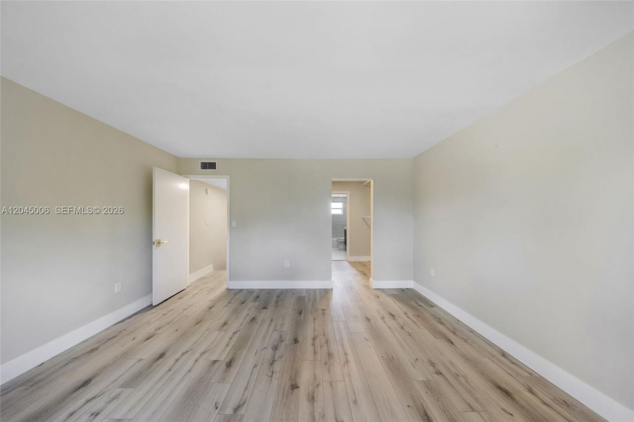 20 NW 87th Ave , Unit A208, Miami, FL 33172 Photo