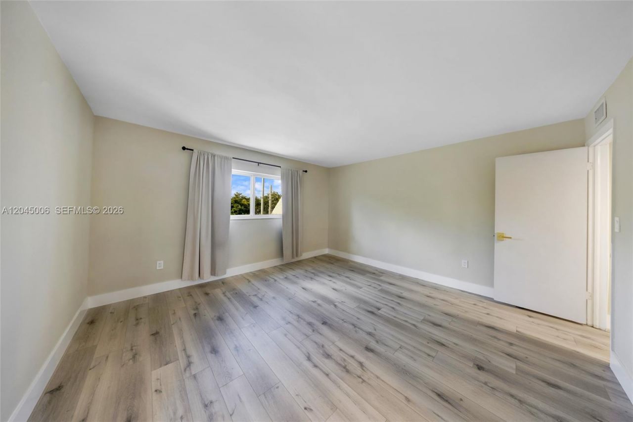 20 NW 87th Ave , Unit A208, Miami, FL 33172 Photo